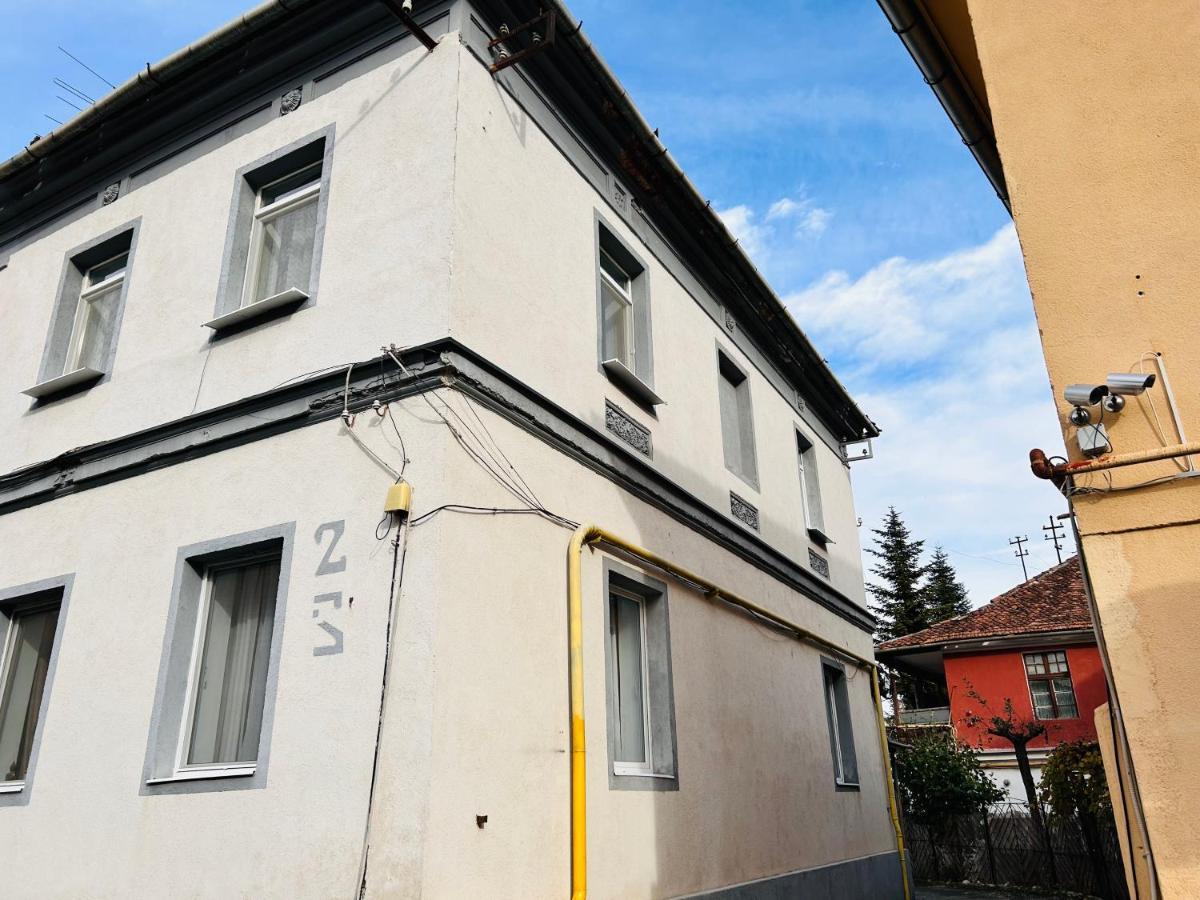 The Change House- Cozy Vibe Terasa Dormitoare Separate Apartment Brașov