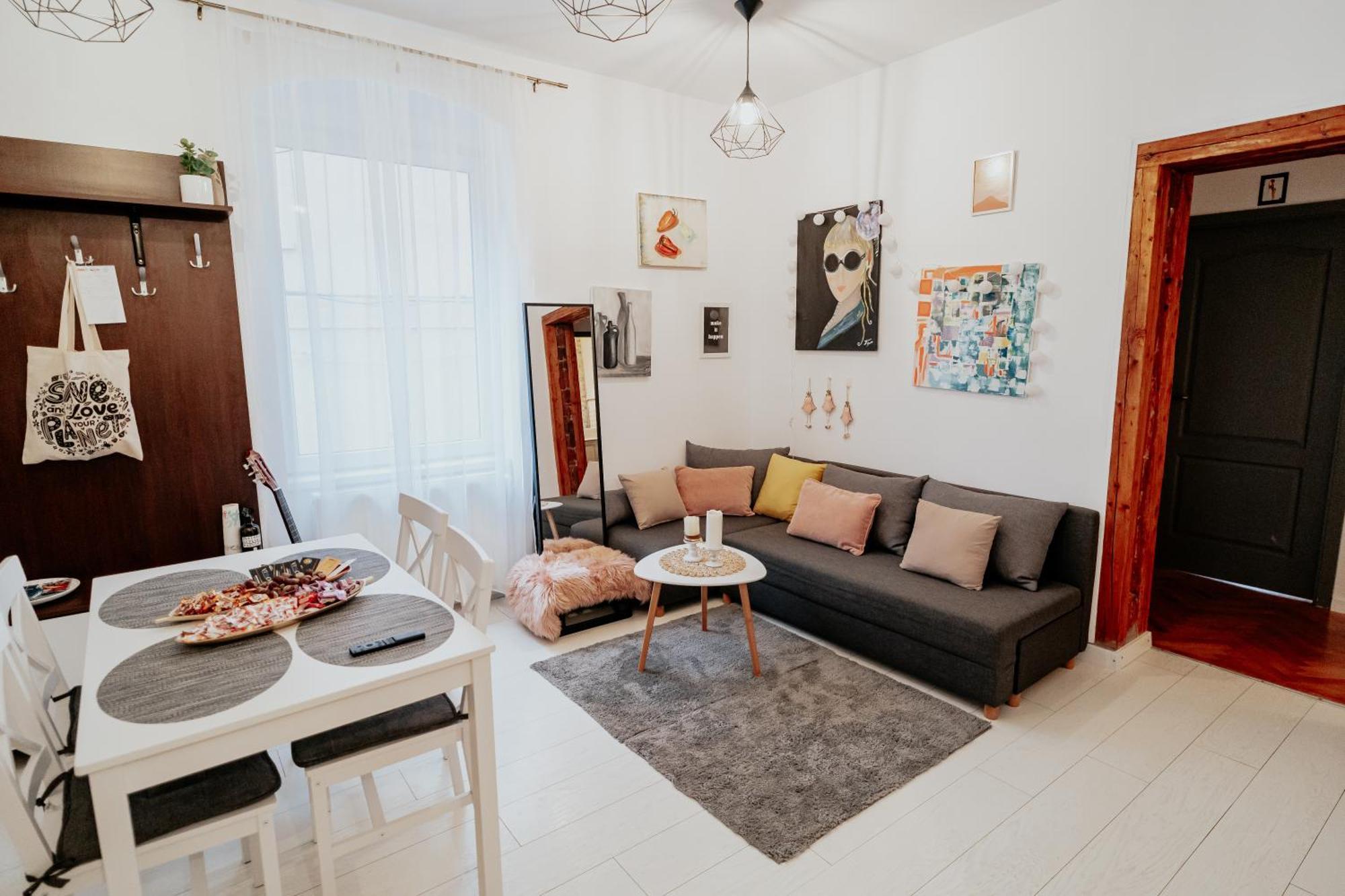 The Change House- Cozy Vibe Terasa Dormitoare Separate Braşov
